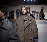 &bdquo;Raf Simons&ldquo; 2016 m. rudens-žiemos kolekcijos modelis