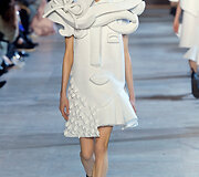 &bdquo;Viktor & Rolf&ldquo; 2016 m. pavasario-vasaros auk&scaron;tosios mados kolekcija