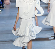&bdquo;Viktor & Rolf&ldquo; 2016 m. pavasario-vasaros auk&scaron;tosios mados kolekcija