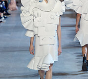 &bdquo;Viktor & Rolf&ldquo; 2016 m. pavasario-vasaros auk&scaron;tosios mados kolekcija