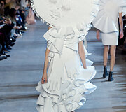 &bdquo;Viktor & Rolf&ldquo; 2016 m. pavasario-vasaros auk&scaron;tosios mados kolekcija