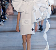 &bdquo;Viktor & Rolf&ldquo; 2016 m. pavasario-vasaros auk&scaron;tosios mados kolekcija
