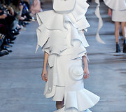 &bdquo;Viktor & Rolf&ldquo; 2016 m. pavasario-vasaros auk&scaron;tosios mados kolekcija
