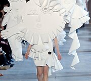 &bdquo;Viktor & Rolf&ldquo; 2016 m. pavasario-vasaros auk&scaron;tosios mados kolekcija