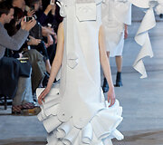 &bdquo;Viktor & Rolf&ldquo; 2016 m. pavasario-vasaros auk&scaron;tosios mados kolekcija