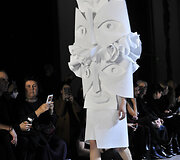 &bdquo;Viktor & Rolf&ldquo; 2016 m. pavasario-vasaros auk&scaron;tosios mados kolekcija
