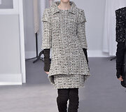 &bdquo;Chanel&ldquo; 2017 m. pavasario-vasaros auk&scaron;tosios mados kolekcijos modelis