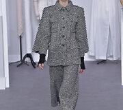&bdquo;Chanel&ldquo; 2017 m. pavasario-vasaros auk&scaron;tosios mados kolekcijos modelis