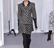 &bdquo;Chanel&ldquo; 2017 m. pavasario-vasaros auk&scaron;tosios mados kolekcijos modelis