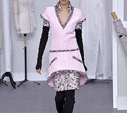 &bdquo;Chanel&ldquo; 2017 m. pavasario-vasaros auk&scaron;tosios mados kolekcijos modelis