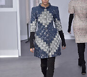 &bdquo;Chanel&ldquo; 2017 m. pavasario-vasaros auk&scaron;tosios mados kolekcijos modelis