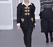 &bdquo;Chanel&ldquo; 2017 m. pavasario-vasaros auk&scaron;tosios mados kolekcijos modelis