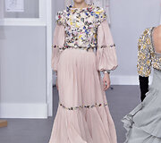 &bdquo;Chanel&ldquo; 2017 m. pavasario-vasaros auk&scaron;tosios mados kolekcijos modelis