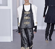&bdquo;Chanel&ldquo; 2017 m. pavasario-vasaros auk&scaron;tosios mados kolekcijos modelis