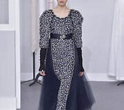 &bdquo;Chanel&ldquo; 2017 m. pavasario-vasaros auk&scaron;tosios mados kolekcijos modelis
