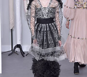 &bdquo;Chanel&ldquo; 2017 m. pavasario-vasaros auk&scaron;tosios mados kolekcijos modelis