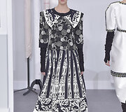 &bdquo;Chanel&ldquo; 2017 m. pavasario-vasaros auk&scaron;tosios mados kolekcijos modelis