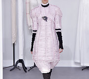 &bdquo;Chanel&ldquo; 2017 m. pavasario-vasaros auk&scaron;tosios mados kolekcijos modelis