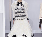 &bdquo;Chanel&ldquo; 2017 m. pavasario-vasaros auk&scaron;tosios mados kolekcijos modelis