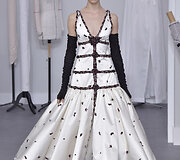 &bdquo;Chanel&ldquo; 2017 m. pavasario-vasaros auk&scaron;tosios mados kolekcijos modelis