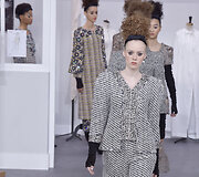 &bdquo;Chanel&ldquo; 2017 m. pavasario-vasaros auk&scaron;tosios mados kolekcijos modelis