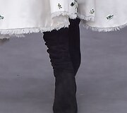 &bdquo;Chanel&ldquo; 2017 m. pavasario-vasaros auk&scaron;tosios mados kolekcijos modelis