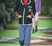&bdquo;Gucci&ldquo; 2017 m. pavasario-vasaros vyrų kolekcijos modelis