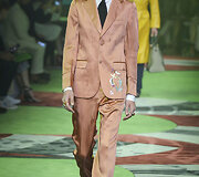 &bdquo;Gucci&ldquo; 2017 m. pavasario-vasaros vyrų kolekcijos modelis