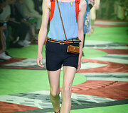 &bdquo;Gucci&ldquo; 2017 m. pavasario-vasaros vyrų kolekcijos modelis