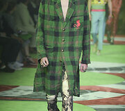 &bdquo;Gucci&ldquo; 2017 m. pavasario-vasaros vyrų kolekcijos modelis