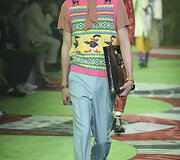 &bdquo;Gucci&ldquo; 2017 m. pavasario-vasaros vyrų kolekcijos modelis