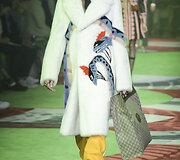 &bdquo;Gucci&ldquo; 2017 m. pavasario-vasaros vyrų kolekcijos modelis