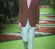 &bdquo;Gucci&ldquo; 2017 m. pavasario-vasaros vyrų kolekcijos modelis