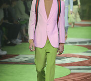 &bdquo;Gucci&ldquo; 2017 m. pavasario-vasaros vyrų kolekcijos modelis