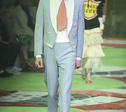 &bdquo;Gucci&ldquo; 2017 m. pavasario-vasaros vyrų kolekcijos modelis