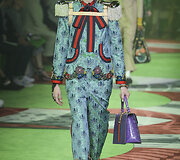 &bdquo;Gucci&ldquo; 2017 m. pavasario-vasaros vyrų kolekcijos modelis