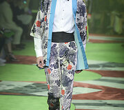 &bdquo;Gucci&ldquo; 2017 m. pavasario-vasaros vyrų kolekcijos modelis