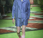 &bdquo;Gucci&ldquo; 2017 m. pavasario-vasaros vyrų kolekcijos modelis