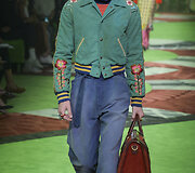 &bdquo;Gucci&ldquo; 2017 m. pavasario-vasaros vyrų kolekcijos modelis