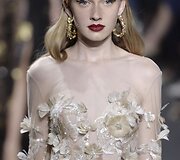 &bdquo;Elie Saab&ldquo; 2016 m. rudens-žiemos auk&scaron;tosios mados kolekcijos modelis