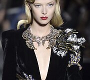 &bdquo;Elie Saab&ldquo; 2016 m. rudens-žiemos auk&scaron;tosios mados kolekcijos modelis