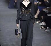 &bdquo;Elie Saab&ldquo; 2016 m. rudens-žiemos auk&scaron;tosios mados kolekcijos modelis