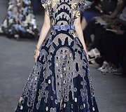 &bdquo;Elie Saab&ldquo; 2016 m. rudens-žiemos auk&scaron;tosios mados kolekcijos modelis