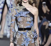 &bdquo;Elie Saab&ldquo; 2016 m. rudens-žiemos auk&scaron;tosios mados kolekcijos modelis