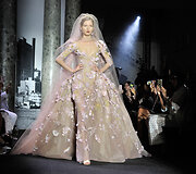 &bdquo;Elie Saab&ldquo; 2016 m. rudens-žiemos auk&scaron;tosios mados kolekcijos modelis