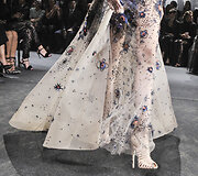 &bdquo;Elie Saab&ldquo; 2016 m. rudens-žiemos auk&scaron;tosios mados kolekcijos modelis