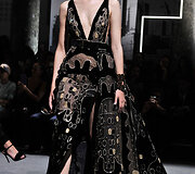 &bdquo;Elie Saab&ldquo; 2016 m. rudens-žiemos auk&scaron;tosios mados kolekcijos modelis