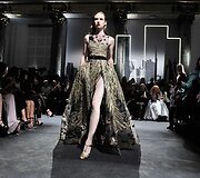 &bdquo;Elie Saab&ldquo; 2016 m. rudens-žiemos auk&scaron;tosios mados kolekcijos modelis