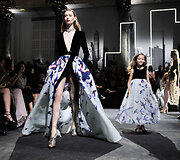 &bdquo;Elie Saab&ldquo; 2016 m. rudens-žiemos auk&scaron;tosios mados kolekcijos modelis