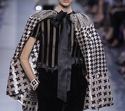 &bdquo;Giorgio Armani Priv&eacute;&ldquo; 2016 m. rudens-žiemos auk&scaron;tosios mados kolekcijos modelis